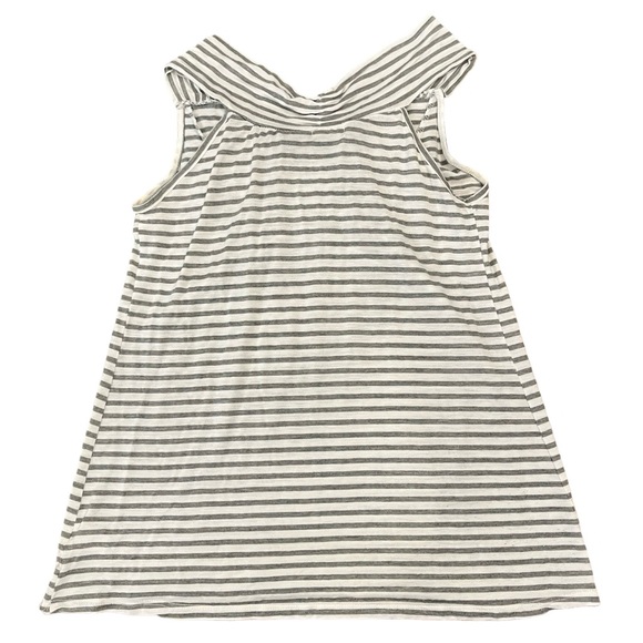 🩶 Maternity Top with Floral Appliqué | Lavish Maternity | White & Gray | Medium - Picture 2 of 7